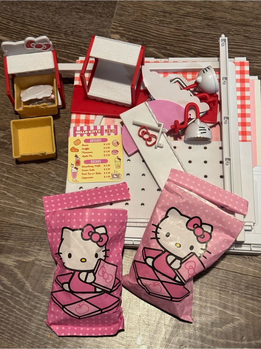 MGA's Miniverse Make It Mini Spaces Hello Kitty, Building Set - Picture 2 of 5